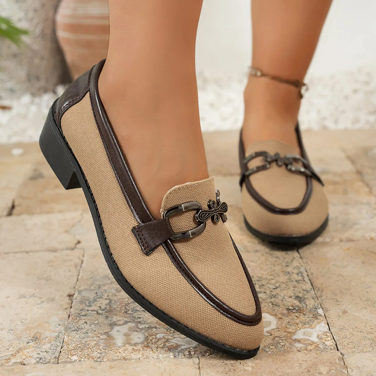 

Women's British Style Loafers Fashion Metal Buckle Pointed Toe Pumps Retro Canvas Heels Female Soft Sole Mid-heel Slip-ons Shoes