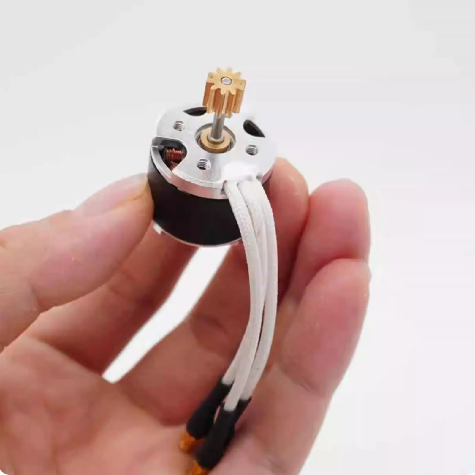 El motor sin escobillas reemplaza la actualización de piezas de vehículos de control remoto RC de alto rendimiento
