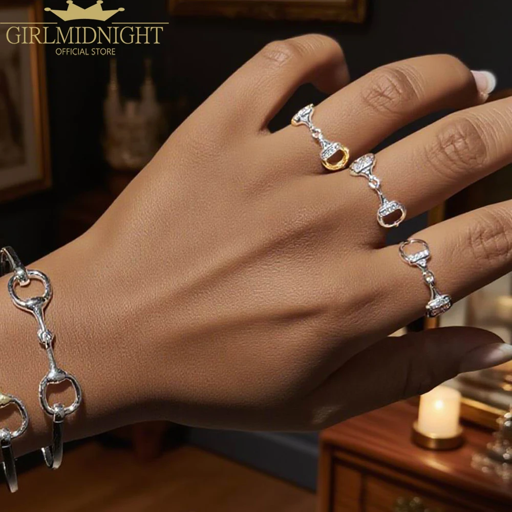 2026 Neue Zweifarbige Mikro-Pavé-CZ Funkelnde Pferde-Trensenring-Ohrringe Schmuck für Damen
