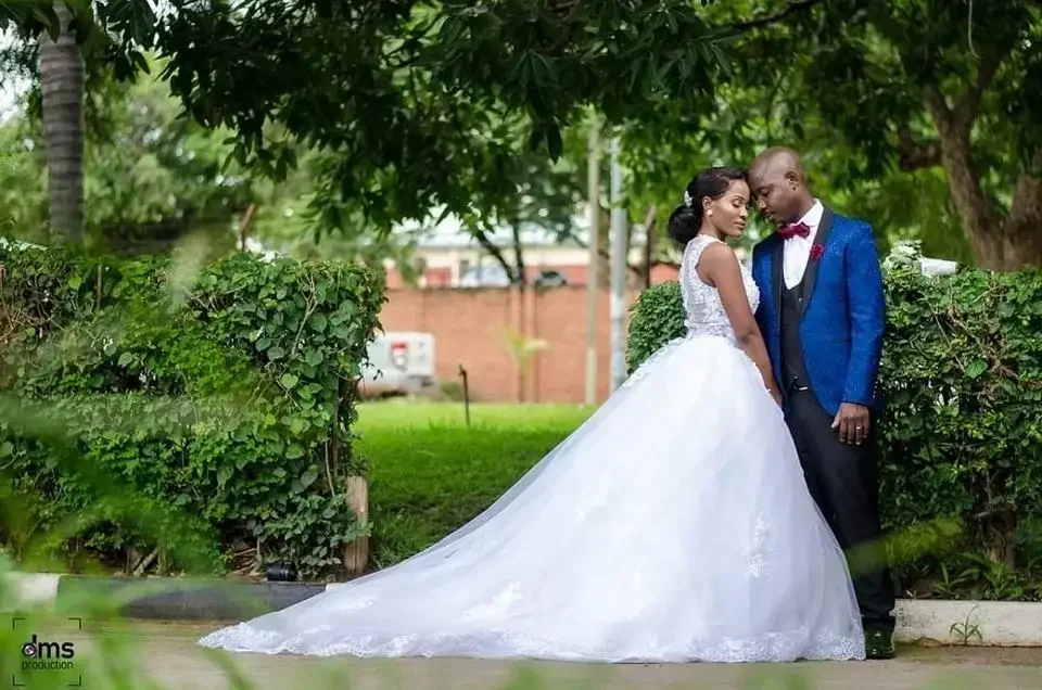 Abito da sposa abito da ballo con applicazioni in pizzo senza maniche personalizzato con cintura in rilievo Abiti da sposa vintage da giardino taglie forti