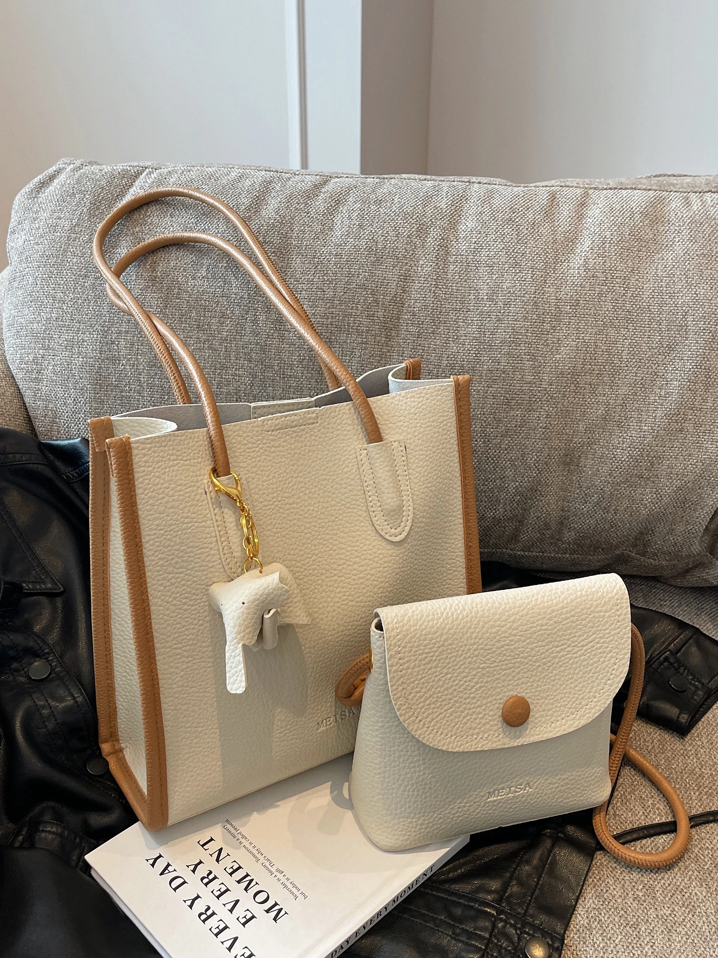 

2025 new women's pu leather waterproof shoulder tote bag commuting leisure fashion college work portable mother-and-child bag