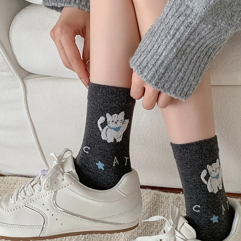 Calzini gattino 2025 autunno nuovi simpatici calzini floccati a metà polpaccio con cartoni animati di gatti senza cuciture calzini stack a righe alla moda