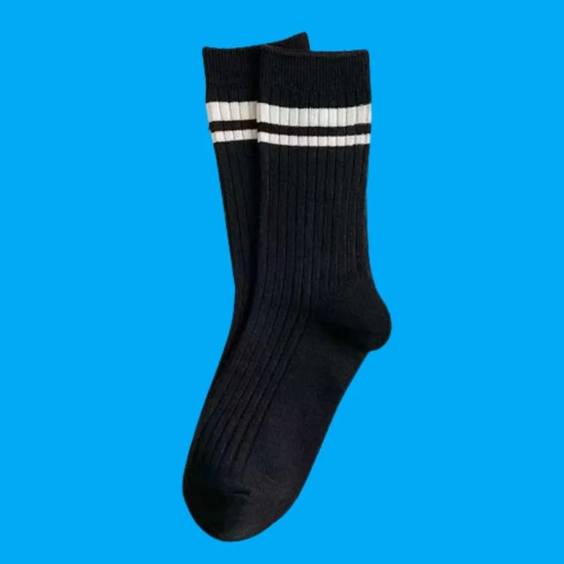 Chaussettes de sport rayées à lettres pour femmes, chaussettes athlétiques pour étudiants, chaussettes carillon assorties, tube moyen, noir et blanc, 5/10 paires