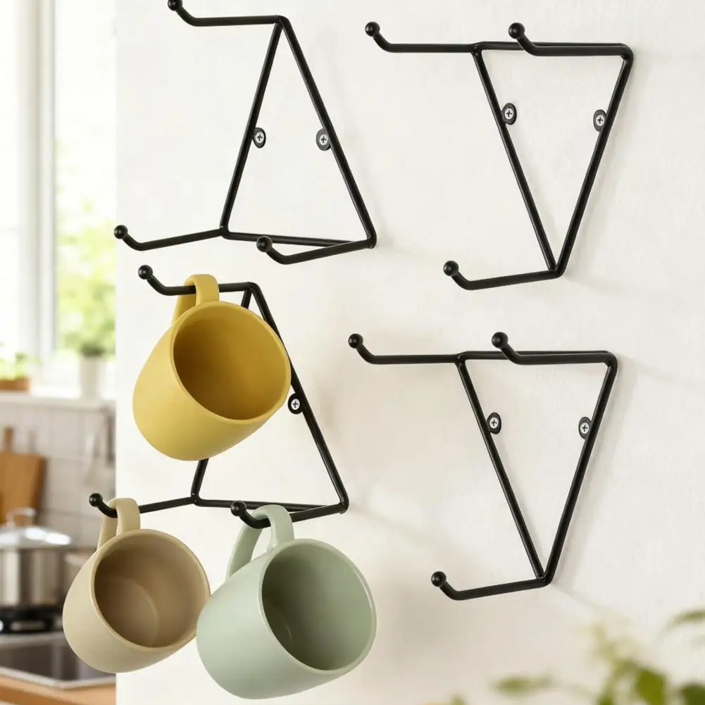 منظم كوب معدني هندسي حامل كوب قهوة مثلث معدني مع 3 خطافات لتنظيم مكتب المطبخ وجدار أسود غير لامع