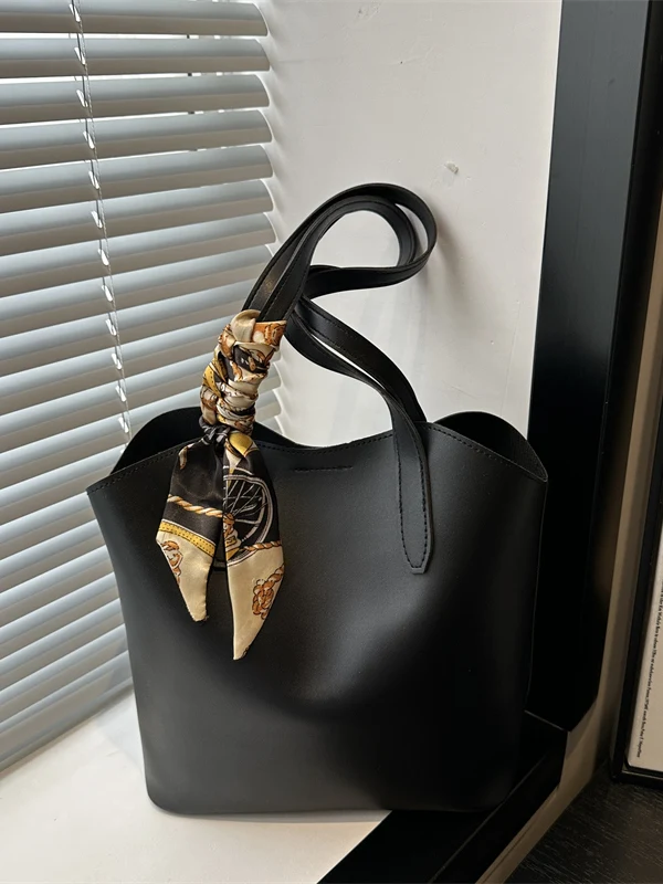 High Aesthetic Large Capacity 2026 Spring Vintage Women's Tote Bag Simple Commuter Shoulder Bag Fashionable Casual Handbag