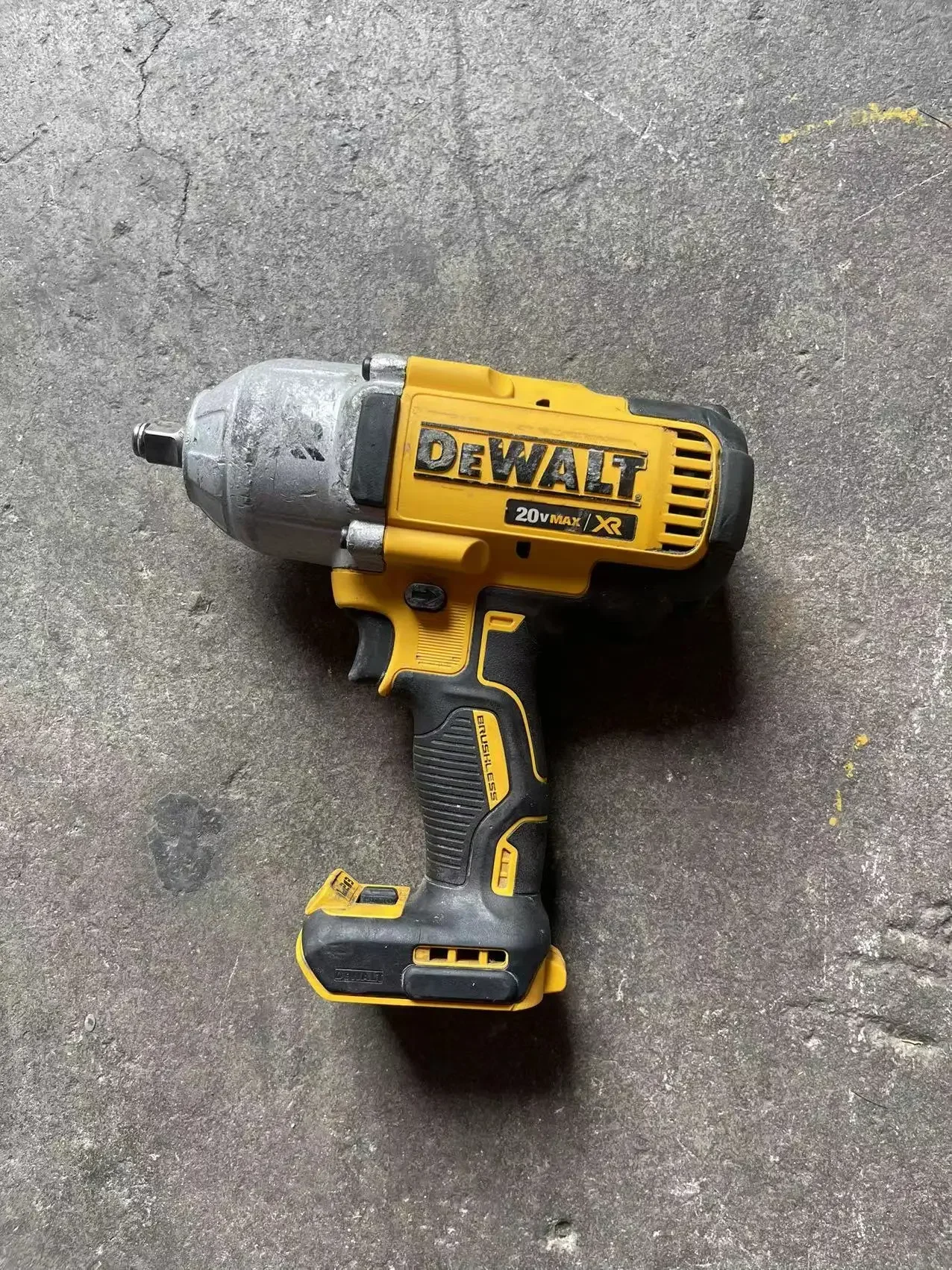 

DEWALT DCF899, 20 в, бесщеточный, 1/2 дюйма Гайковерт с высоким крутящим моментом (только инструмент), б/у