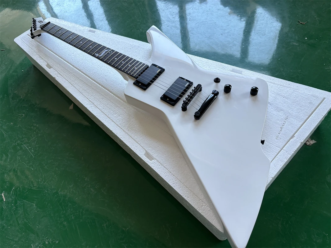 ¡En stock! Caja de batería de 9V para guitarra eléctrica Ltd Snake, pastillas EMG de China, herrajes negros, entrega rápida