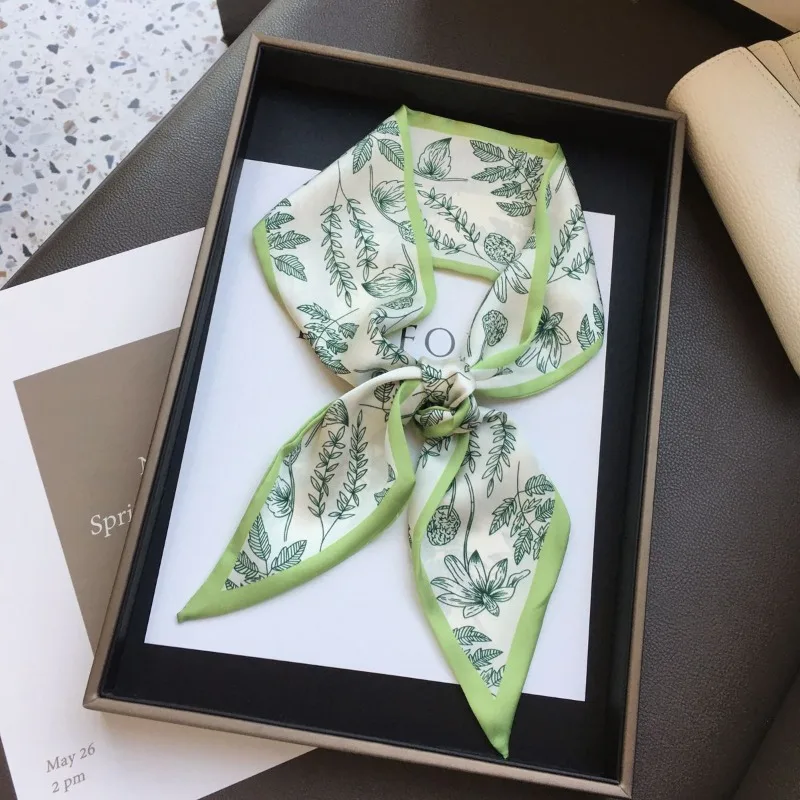 A must-have for a soft, feminine look: a narrow silk scarf, hairband, neckerchief or bag tie image 5