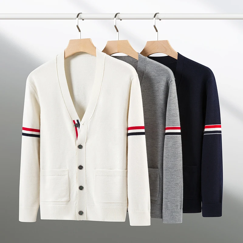 High-End Marke Pullover Open Shirt Männer Frühjahr Herbst Neue Klassische Streifen Trend Taschen Koreanische Freizeit Mischfarben V-Kragen Strickjacke – Detail 2