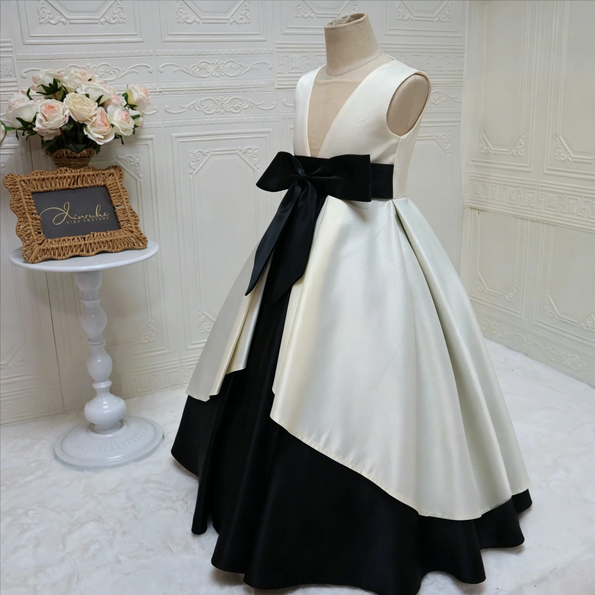 Customized Flower Girl Dress For Wedding Satin Bow Sleeveless Floor Length Elegant Kids Birthday Party First Communion Gown