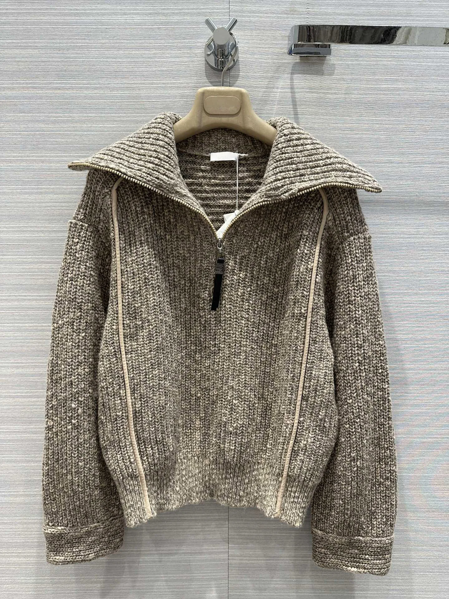 

Women's Fashion Classic Lapel Sweater Autumn and Winter New Style