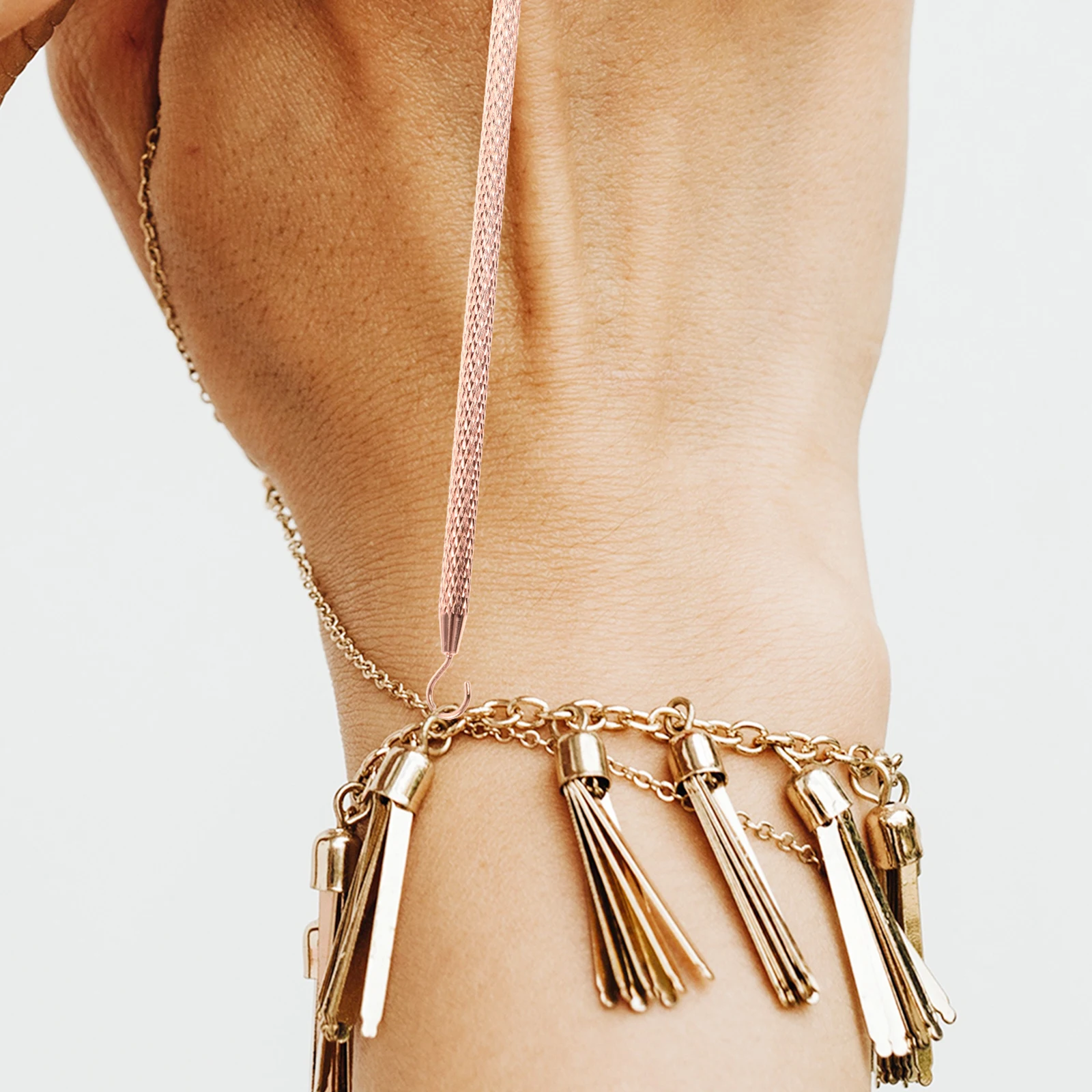 

Durable Alloy Bracelet Helper Tool Easy Wearing Hand Chain Jewelry Fastener Portable Lightweight Memo Display Stand