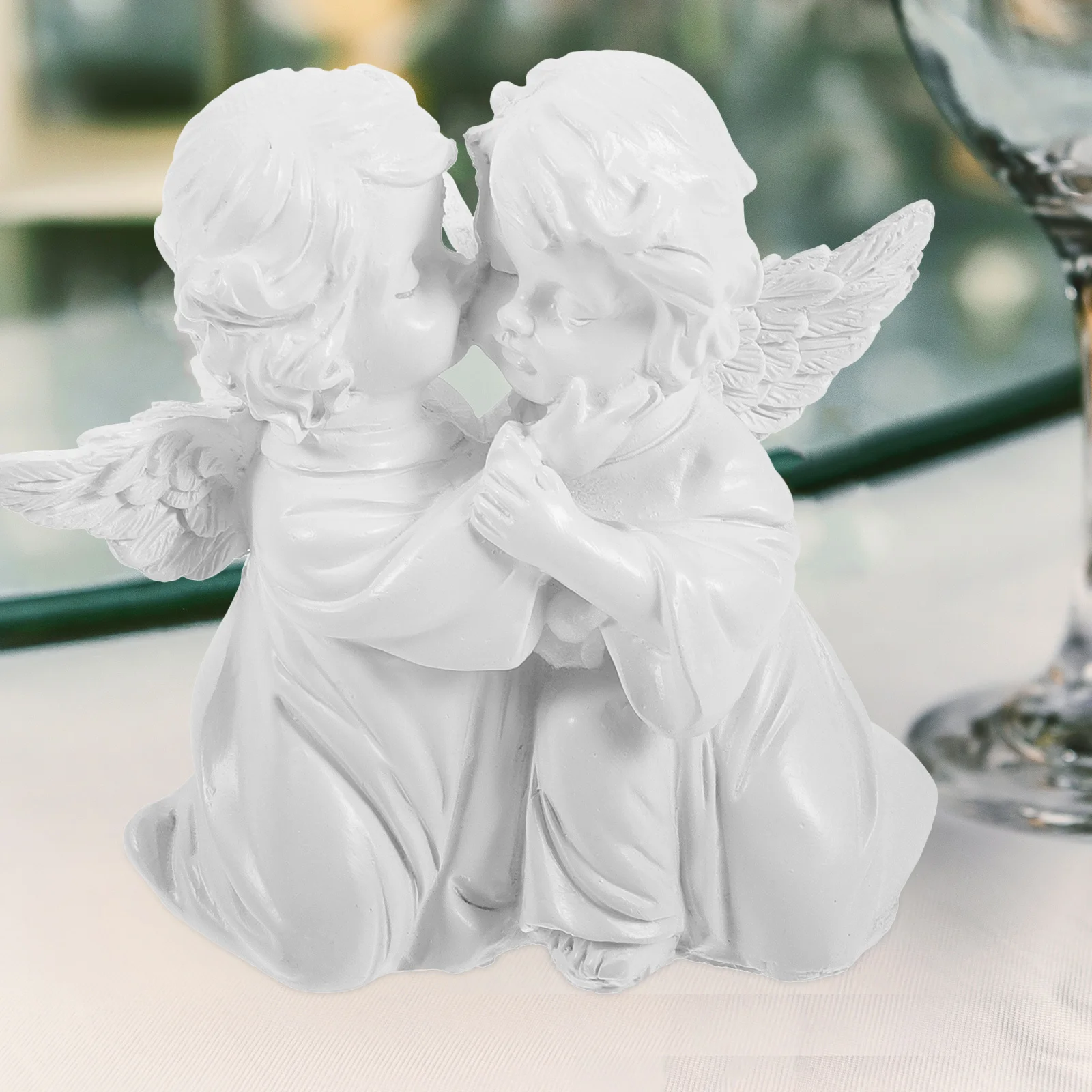 

Hugging Angels Resin Sculpture Resin Angel Decoration for Living Room Garden Wedding Tabletop Angels Figurines