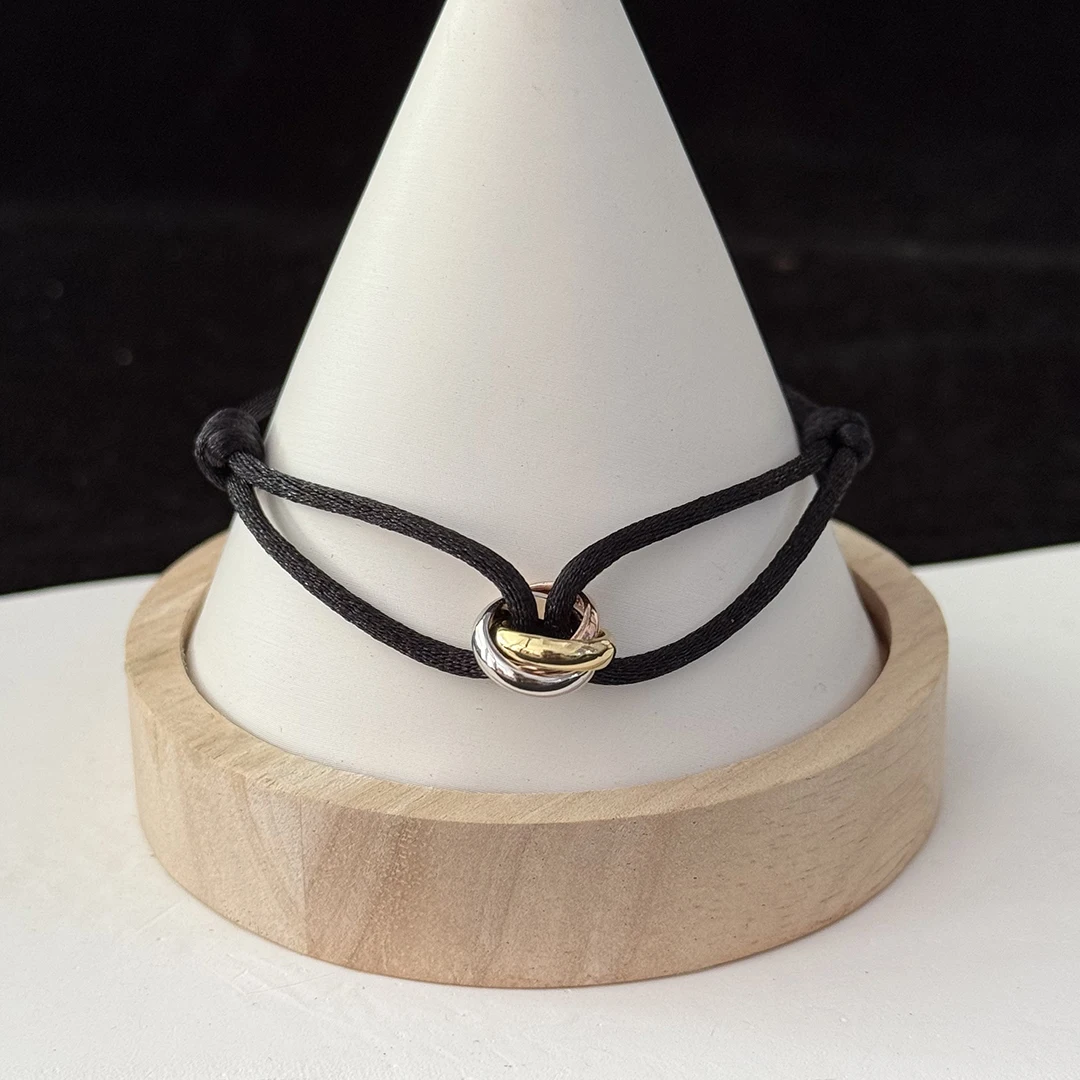 

925 sterling silver classic three ring tricolor couple rope loop bracelet. Gold plating does not fade or cause allergies.