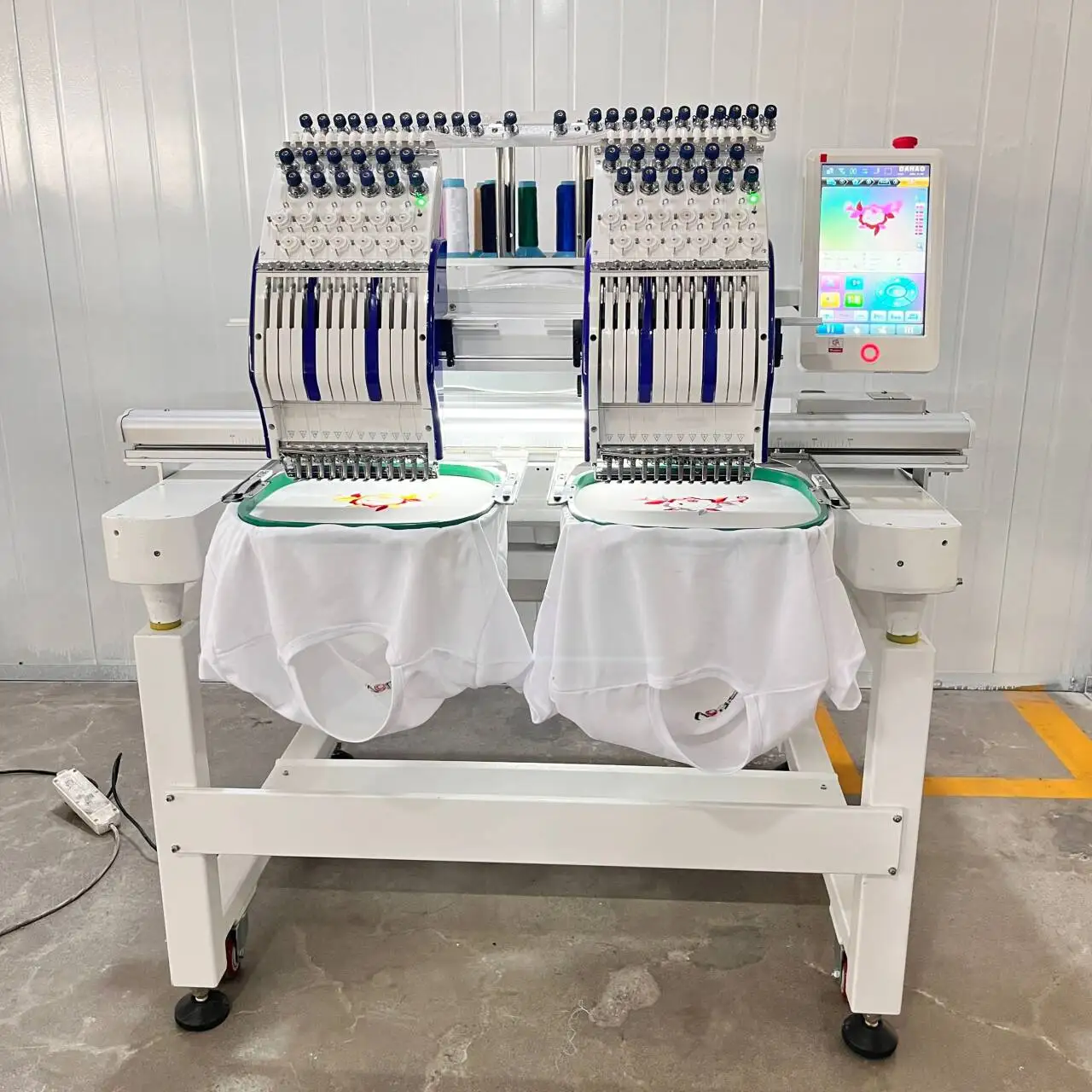 

Yeshi Custom Colors And Logo 16 Languages 9/12/15 Needles Automatic Computerized Two Heads Embroidery Machine