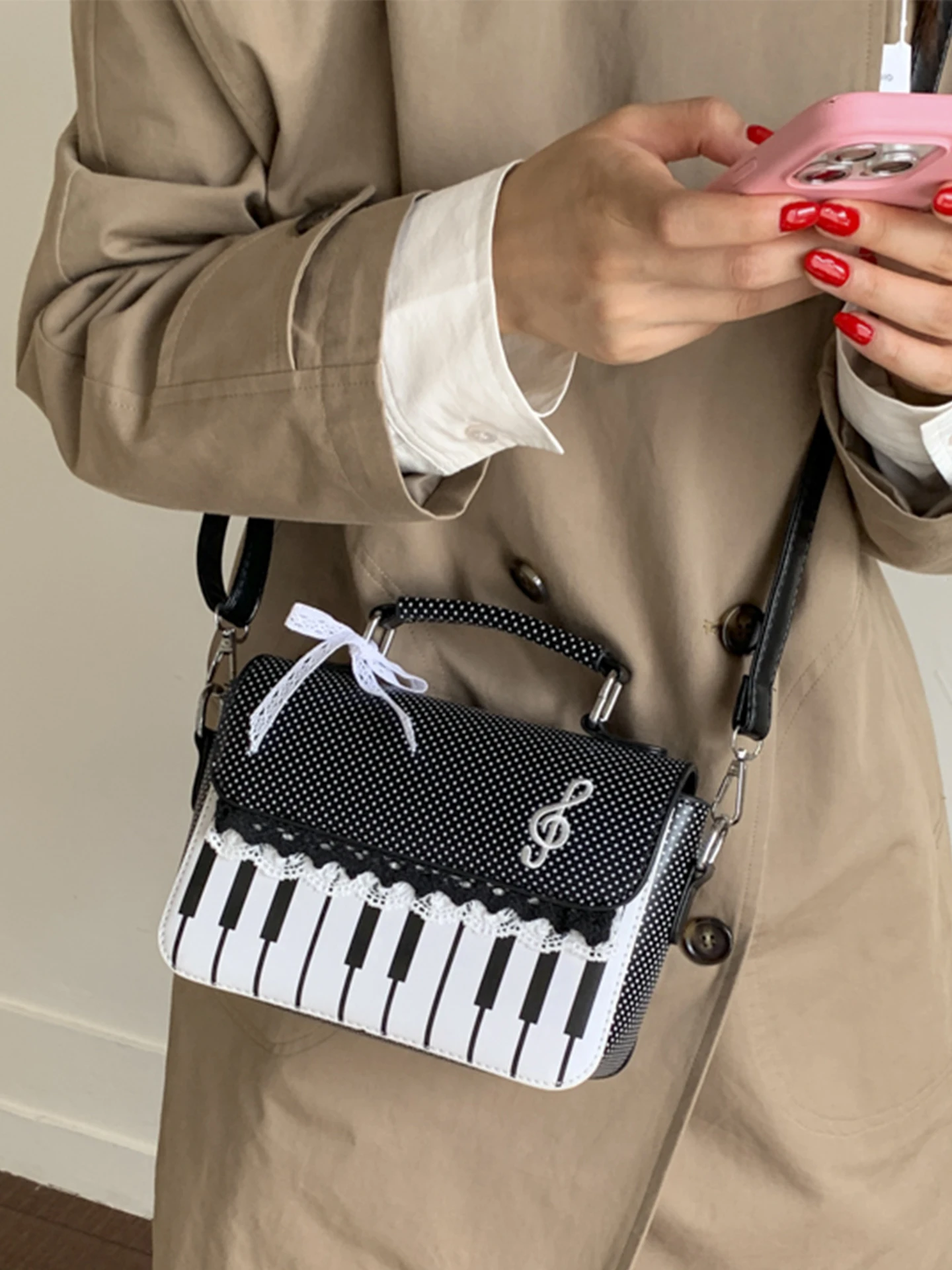 

Черно-белая женская маленькая квадратная сумка с цветными блоками, модная персонализированная сумка через плечо, изысканная сумка через плечо из текстурированной кожи