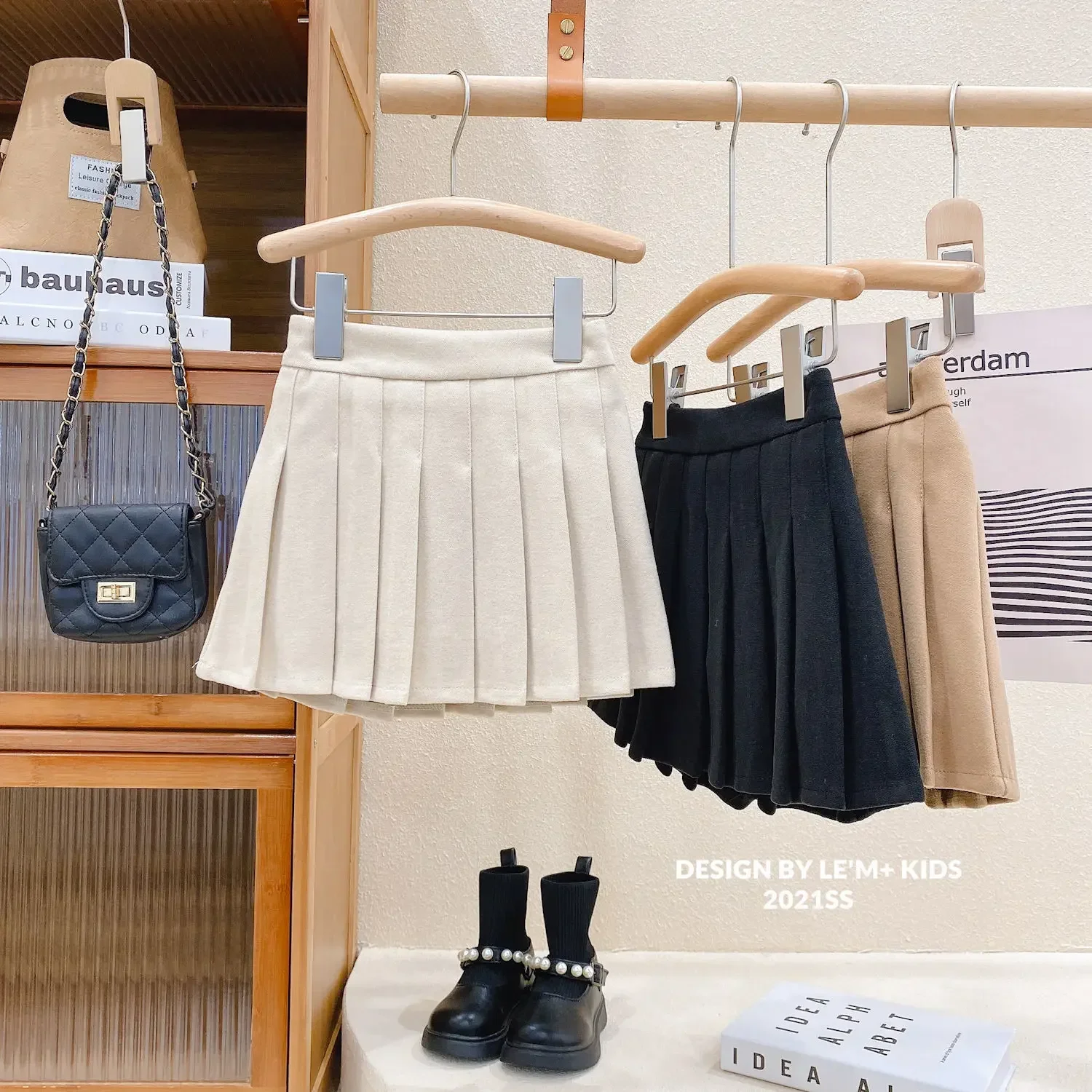 Kids Girls Pleated Skirts Solid Black Khaki Beige Mini Skirts 2024 New Arrival Children Teenge Girl Skirts Spring Autumn Clothes