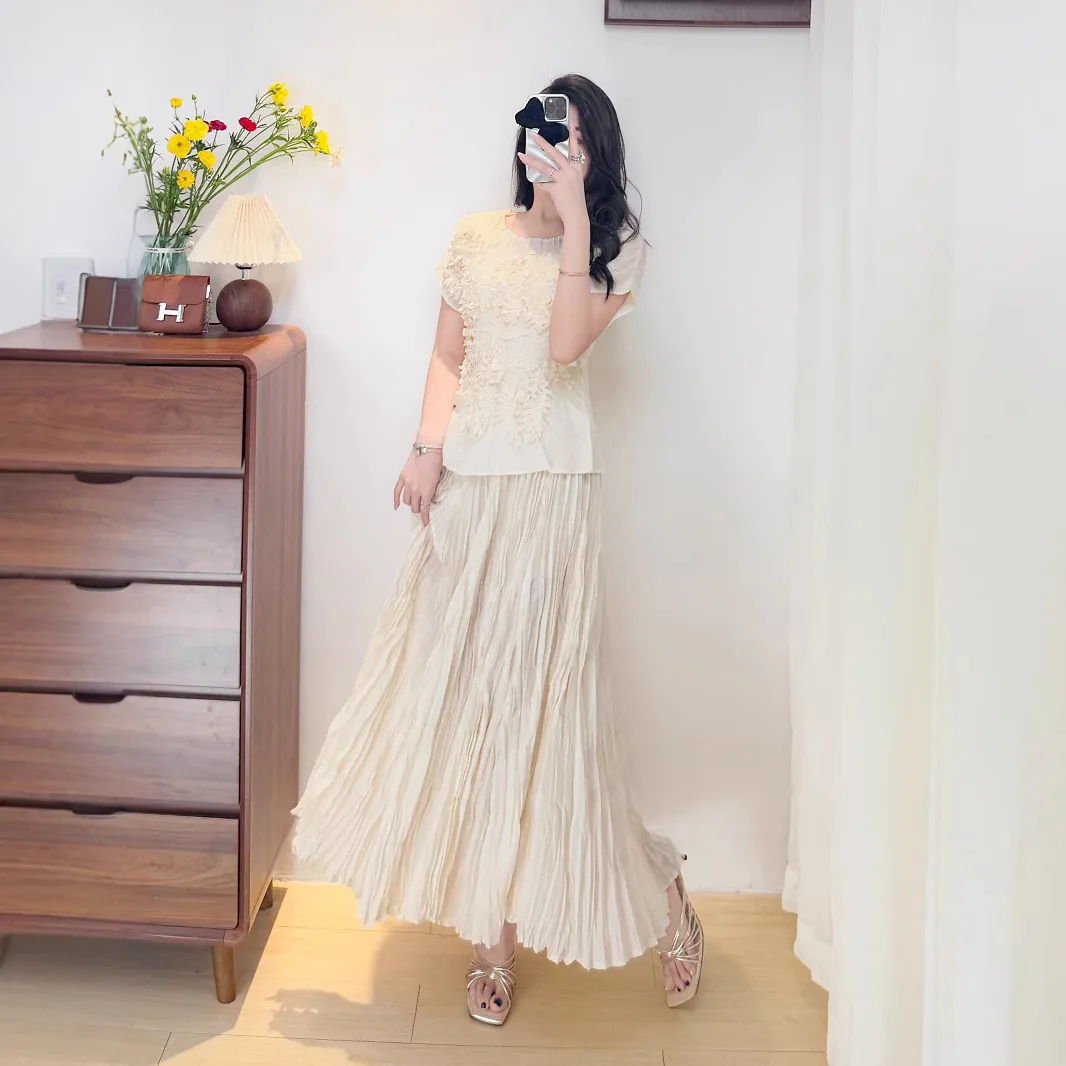 

Round Neck Short-sleeved Solid Colour Top Elastic Waist Half-body Skirt Two-piece Set Miyake 2025 Summer Fashion Women's Suit