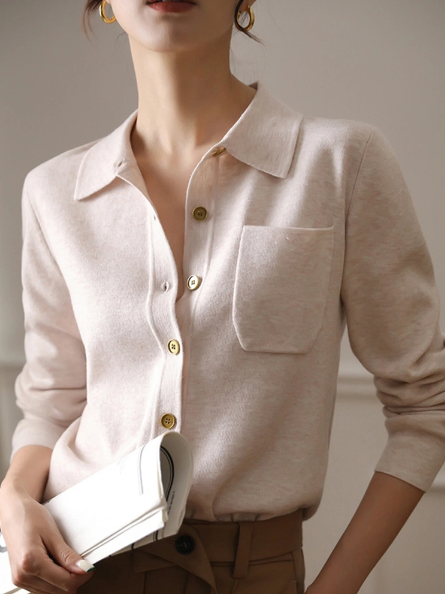 

Осенняя мягкая, приятная к телу, облегающая трикотажная рубашка с длинным рукавом на одной пуговице, элегантная, модная, женская, больших размеров, для ношения под одеждой