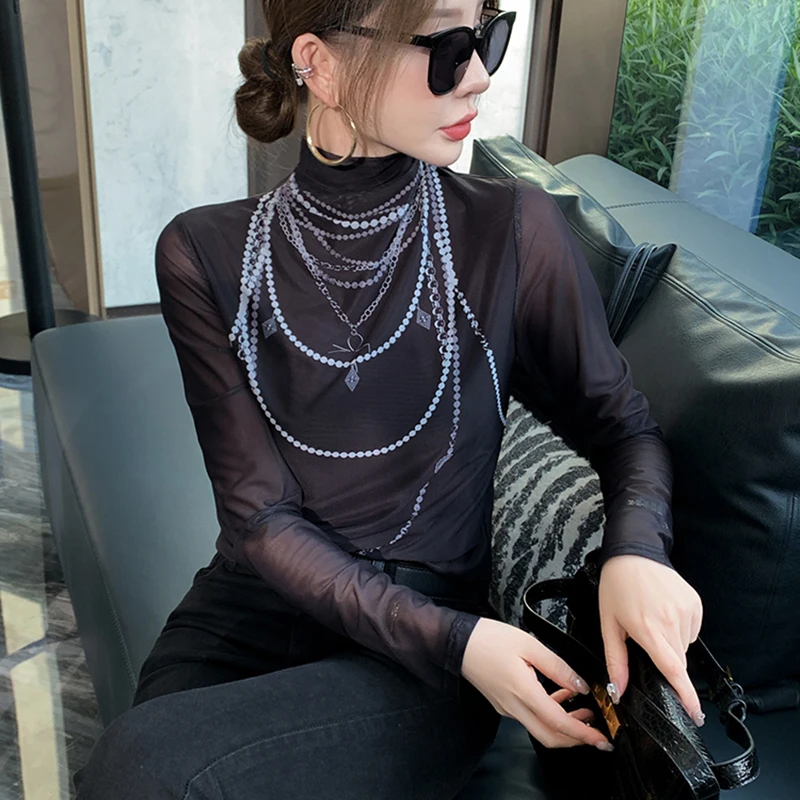 Modna bluzka damska z nadrukiem, długi rękaw, wysoki kołnierz, dopasowany krój, modny styl uliczny, geometryczny wzór, zimowa...