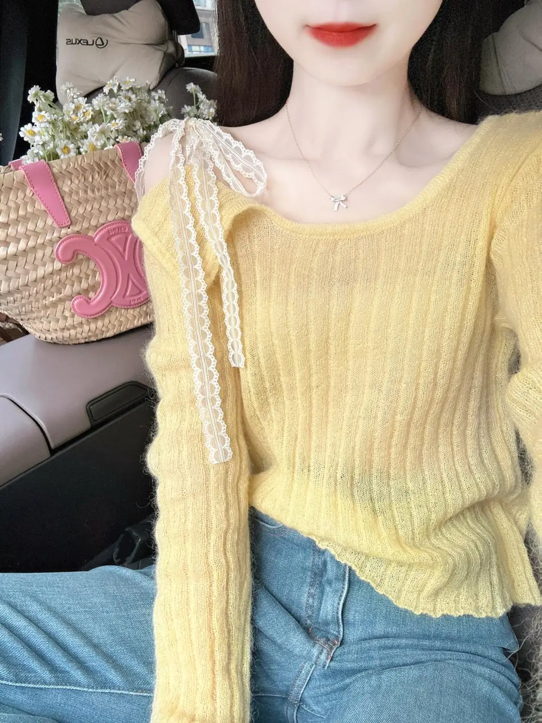 

Комплект из двух предметов: вязаный топ и джинсы в корейском стиле для ранней осени, с открытыми плечами, женский, больших размеров, удобный, повседневный наряд