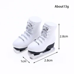 1Pair Dollhouse Mini Simulation Skating Shoes Miniature Skiing Scene Sports Equipment Ice Knife Shoes Props Accessories Model