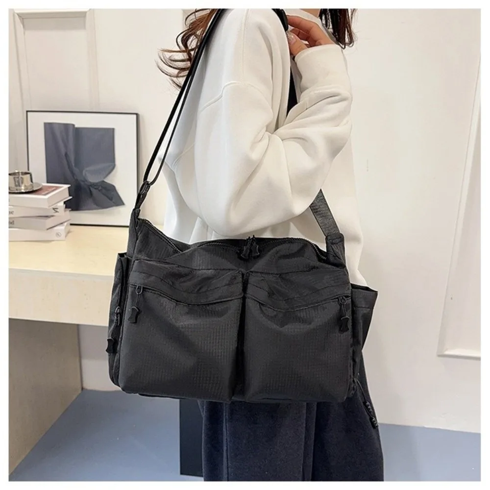 Nylon-Umhängetaschen, große Kapazität, Design mit mehreren Fächern, einzelne Schultertasche, leicht, lässiger Stil, Tragetasche mit mehreren Fächern. – Detail 3