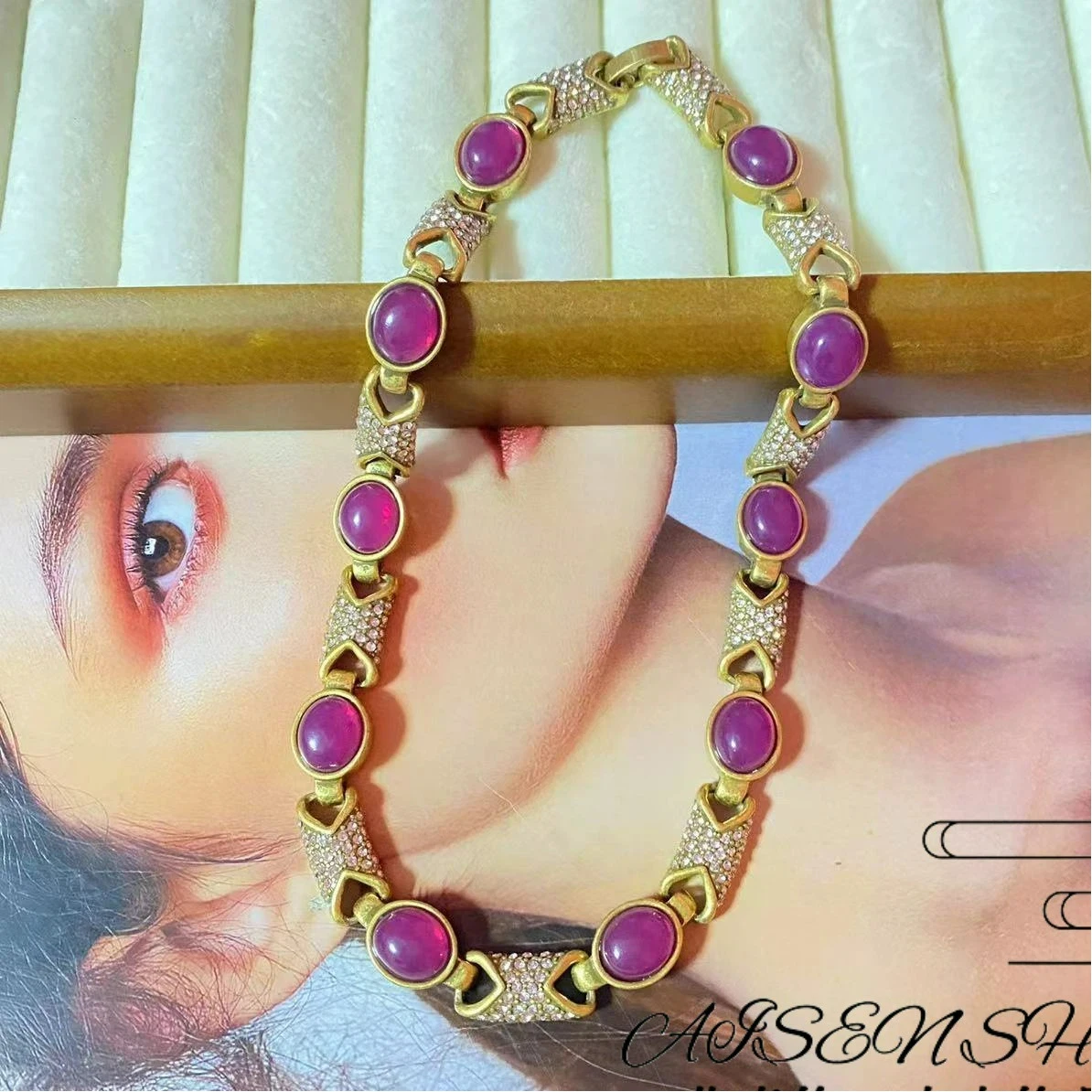 

Trendy Medieval Inlaid Gemstone Paved Glued Necklace Light Luxury Niche High Quality Retro Palace Style Neck Necklace Jewelry