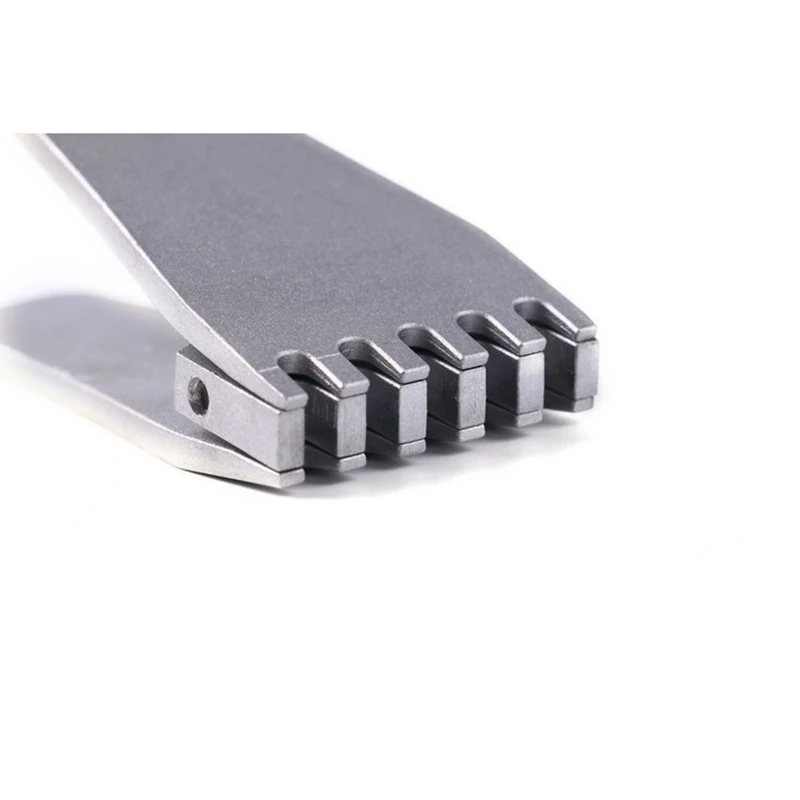 A03F Badminton Racket Stringing Tool Fly Clip Badminton Special Clip Wire Drawing Machine Aluminum Silver 10x5x4.3cm