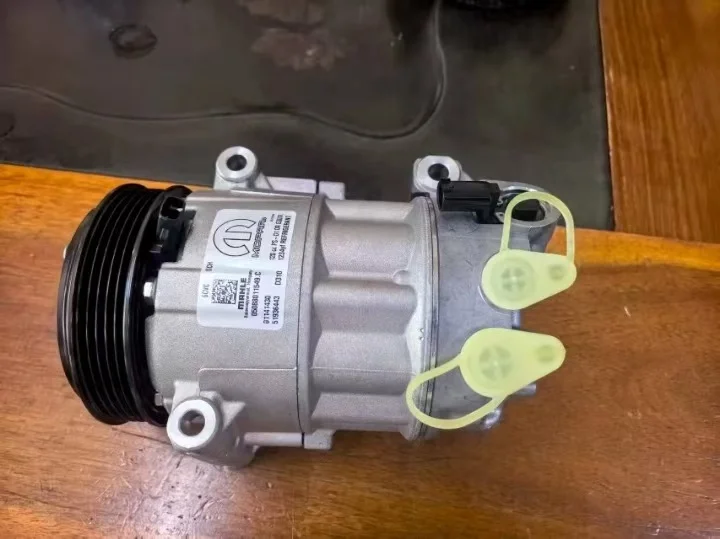

2015 jeep renegade Compressor 01141430 51936443 Original and brand new
