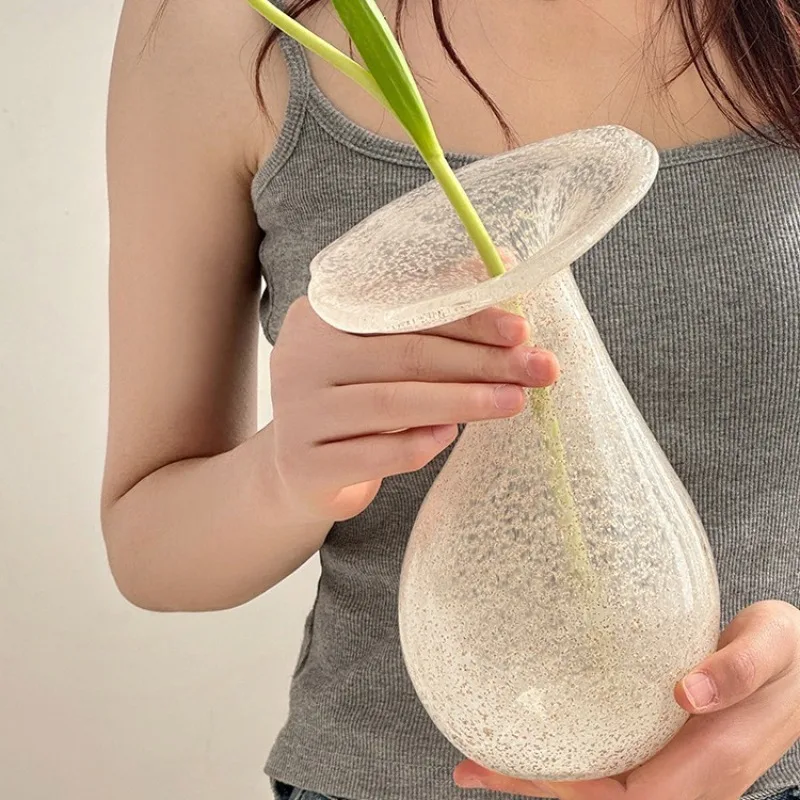 French medieval white flower transparent glass vase tulip high-end flower arrangement water flower gardener niche retro