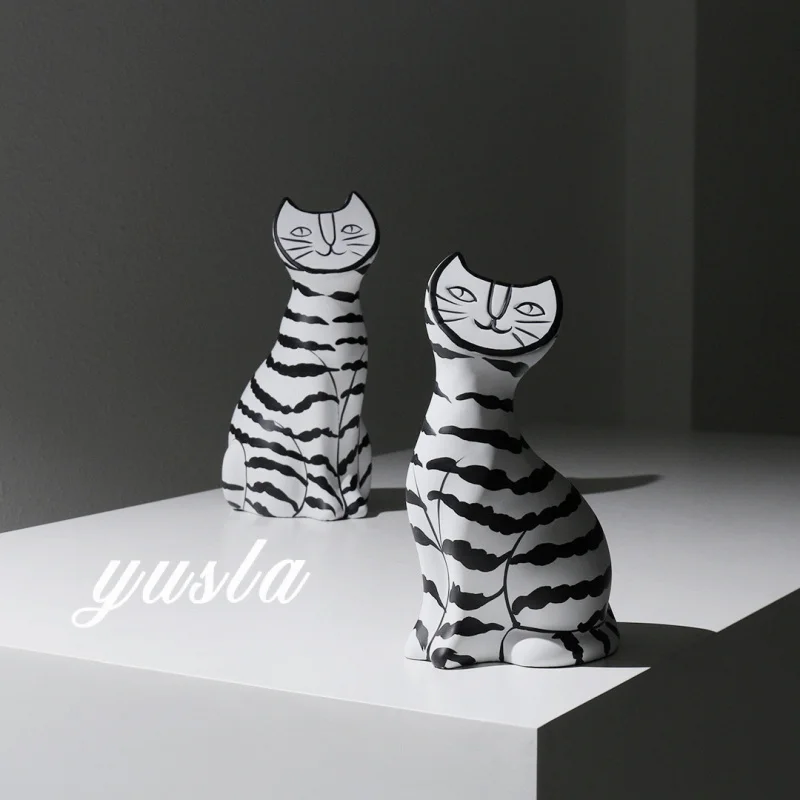 Simple modern striped black and white kitten living room TV cabinet cartoon children's room model room decoration soft furnishin