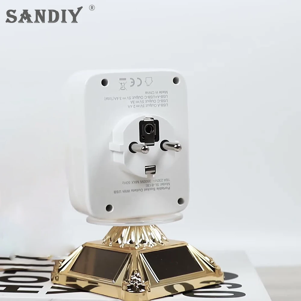 SANDIY Eu Standard Wall Conversion Socket 16a 220v Universal Power Plug  White Adapter 3 Usb Sockets 1 Type-C With Night Light