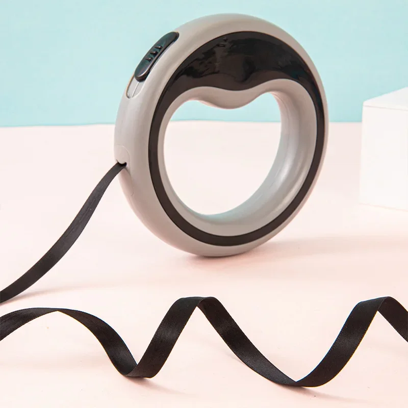 250 سنتيمتر/98.43in التلقائي قابل للسحب الكلب المقود التدريب في الهواء الطلق مقود الحيوانات الأليفة للكلاب الصغيرة المتوسطة دائم جرو الرصاص الكلب الملحقات