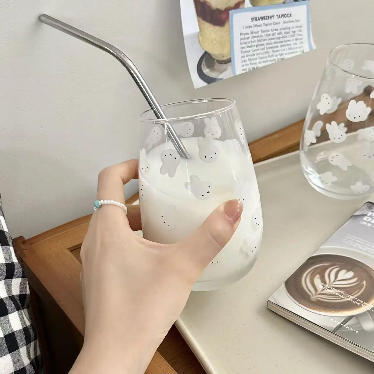 Uroczy szklany kubek z nadruki – Coffee Tea Milk recenzja i cena