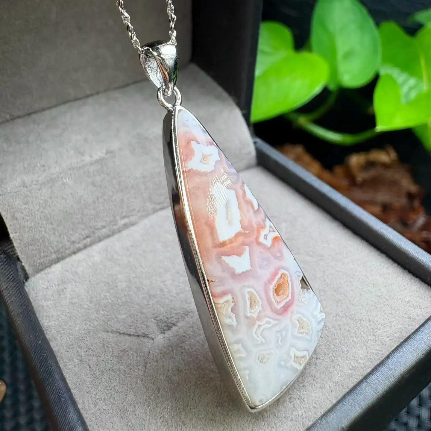 1-pc-fengbaowu-natural-pink-agate-pendant-approx-35mm-irregular-shape-925-sterling-silver-reiki-healing-stone-jewelry-gift