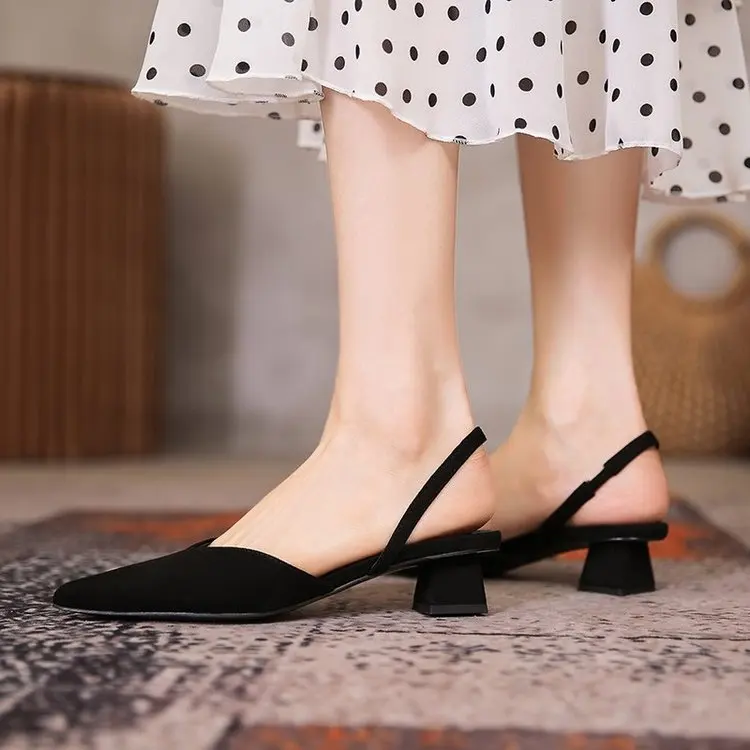 Spring and summer 2022 new commuter thick heel middle heel women\'s shoes bun head sandal women small fresh Korean casual version