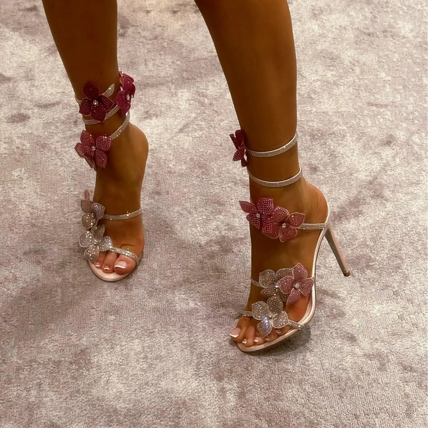 CHMURY Sandalias de tacón alto con diamantes de imitación y flores rosas, zapatos sexis de diseñador de lujo rosa y rojo con correa envolvente para mujer, fiesta de graduación 2024