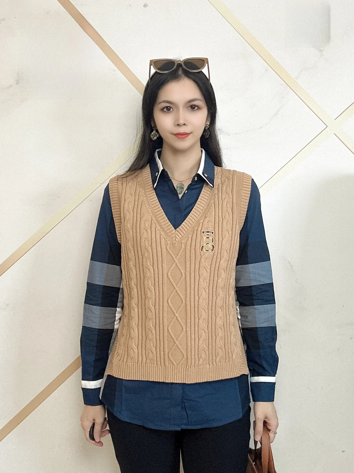 

Женский вязаный жилет с V-образным вырезом, осенне-зимняя модная верхняя одежда, облегающий пуловер с высоким воротом, однотонный, для повседневной носки