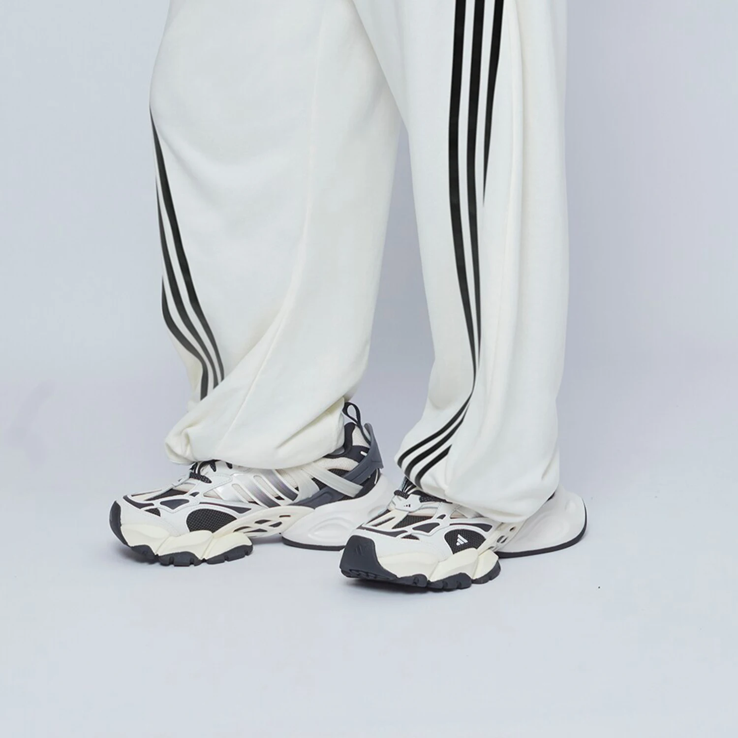 

Adidas Official Genuine 2024 New Men's and Women's Durable Fashion Running Shoes JR0577