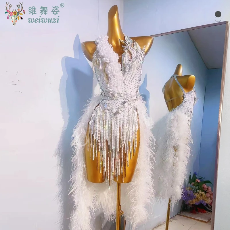 

Женская элитная юбка для латинских танцев на заказ с белым перьями и жемчугом, пышная юбка для самбы, танго, костюм со стразами, платье