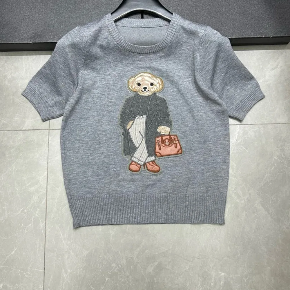

Новый летний женский вязаный свитер, корейский модный дизайн, повседневный пуловер с вышивкой медведя и круглым вырезом, с короткими рукавами
