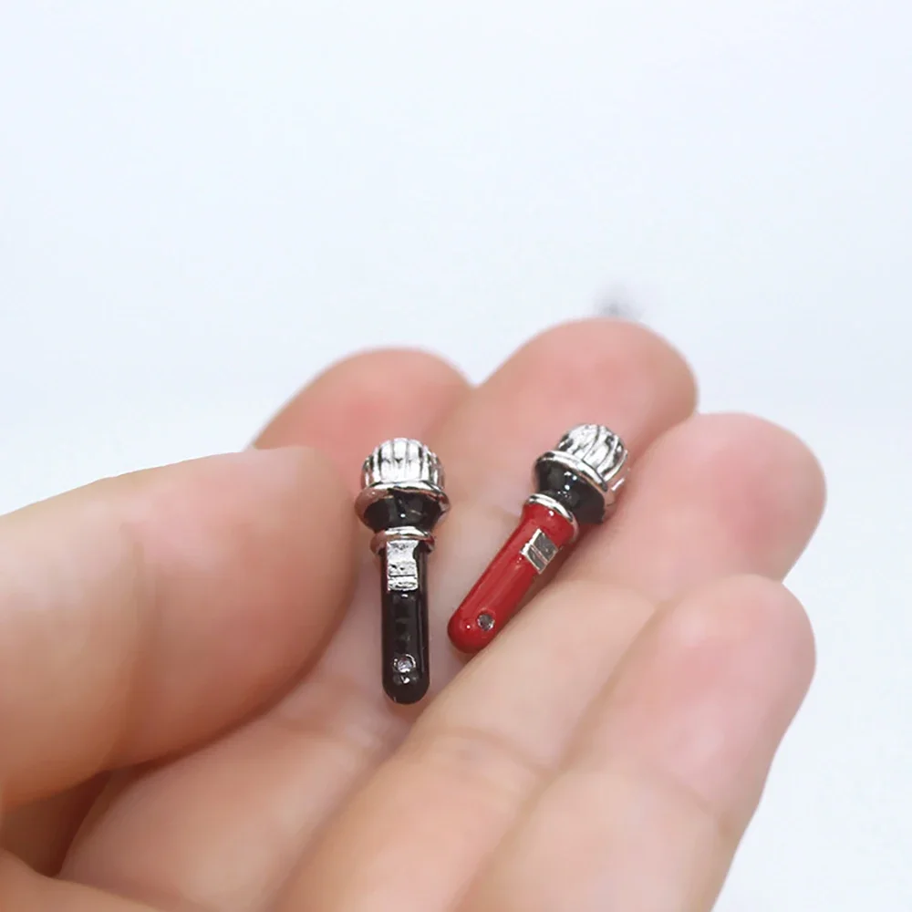 1 pçs 1/12 acessórios para casa de bonecas miniaturas mini microfone de liga com suporte modelo brinquedo para decoração de casa de boneca ob11 bjd