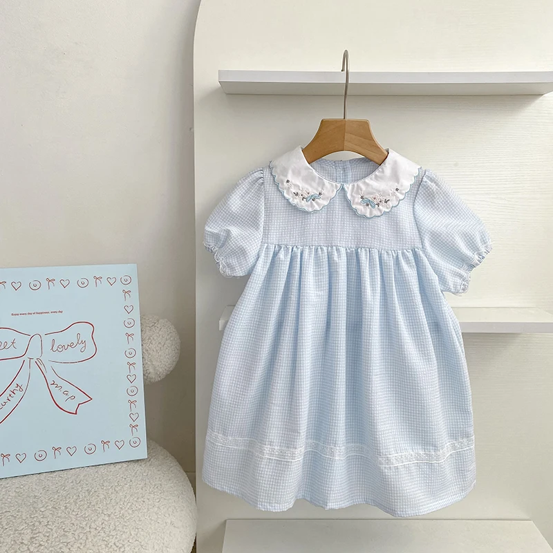 2026 Neues Sommerkleid für 2-6 Jahre, Kurzarm, Blumenmuster, Koreanische Version, Süßes Karokleid mit Besticktem Kragen für Mädchen – Detail 2