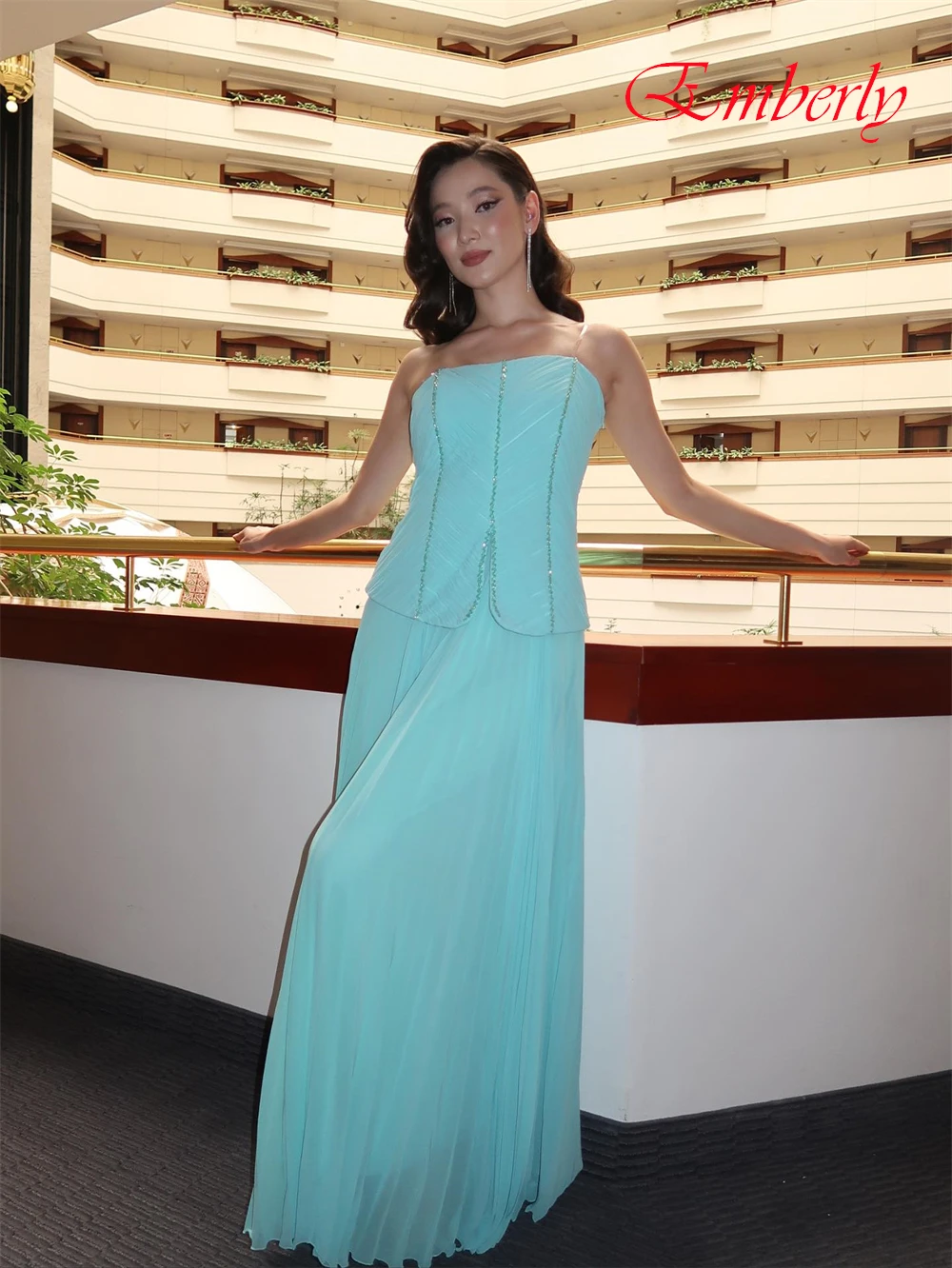 맞춤형 우아한 끈이 없는 이브닝 드레스와 패션 쉬폰 특별 행사 가운과 기질 홈커밍 드레스