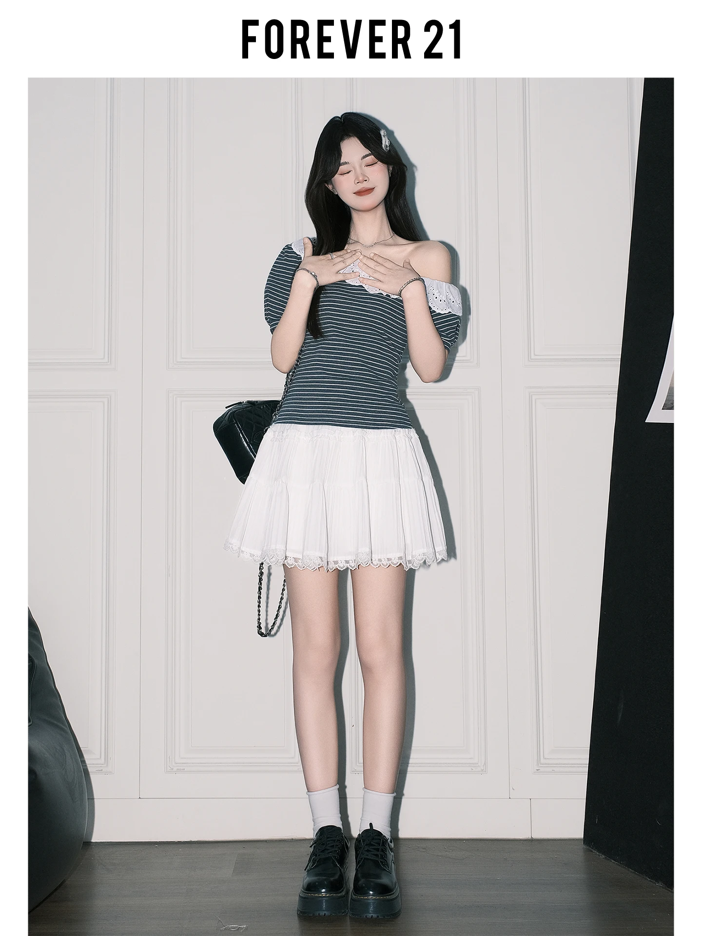 Falda corta plisada de cintura alta con encaje Forever 21 para mujer, estilo dulce, línea A, blanca, con volumen, estilo casual para paseo urbano