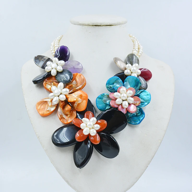 

It's beautiful ! Natural Brazil, Indian semi-precious stone. shell handmade, made flower necklace