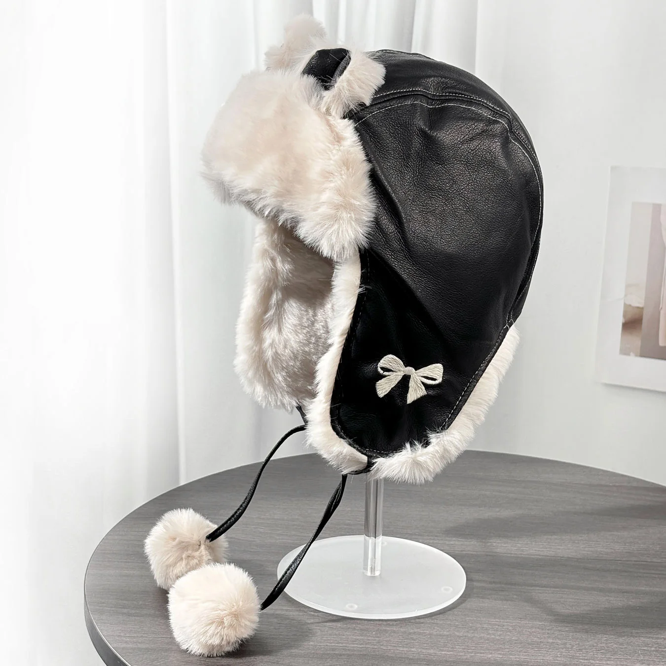 หมวกฤดูหนาวแบบเล่ยเฟิง, ปอมปอมหนัง + ดีไซน์โบว์ปัก, หมวกอุ่น, หมวกป้องกันหูบุขนแกะ, หมวกนักบินแบบหนา, หมวกสำหรับอากาศหนาว, หมวกสกี, เหมาะสำหรับสภาพอากาศหนาวจัด อุปกรณ์เสริมลำลอง