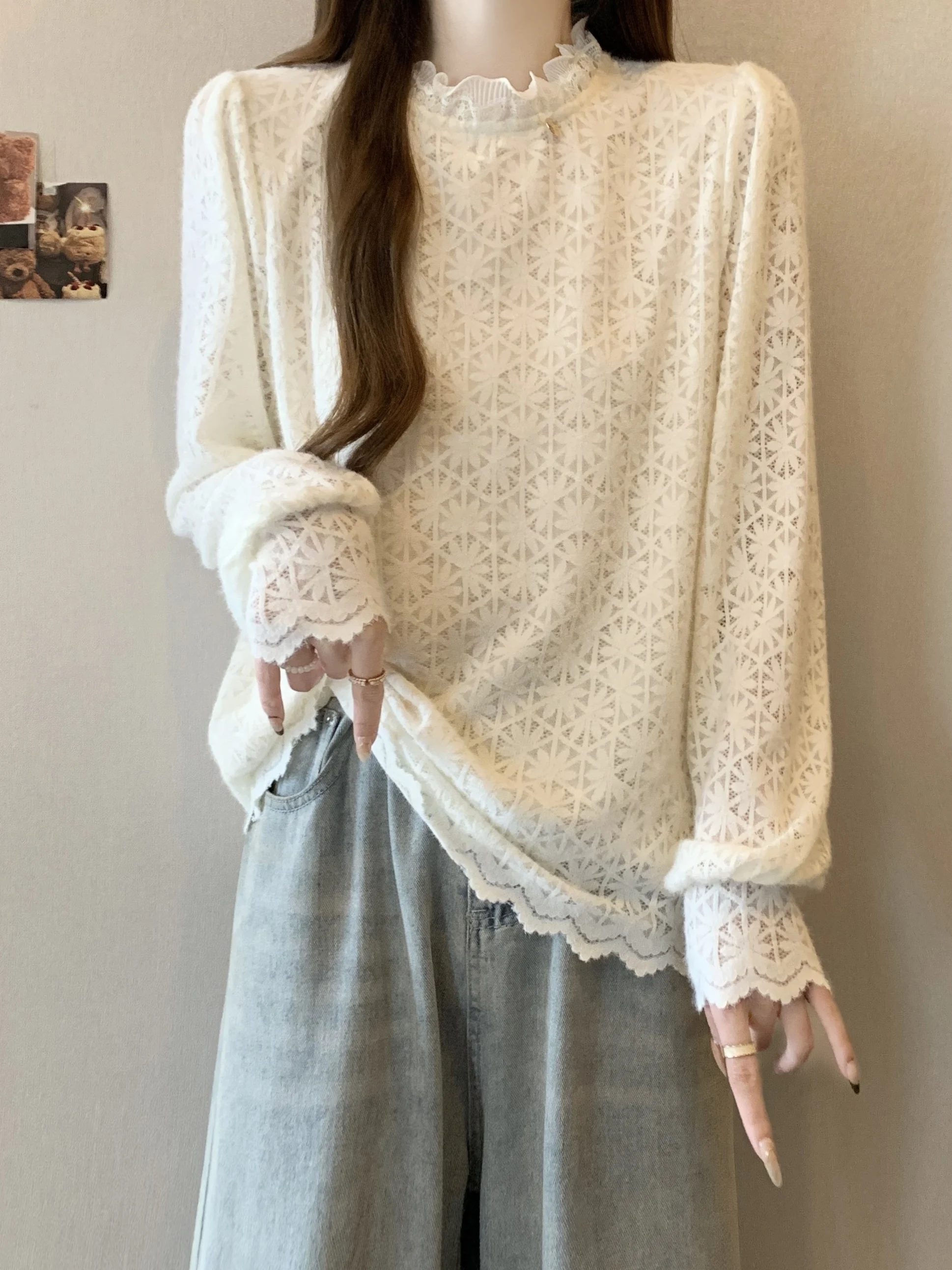 

plus Size Lace Shirt Women's round Neck Lantern Sleeve Inner Wear Base Top Wooden Ear Princess Style Slimming Effect