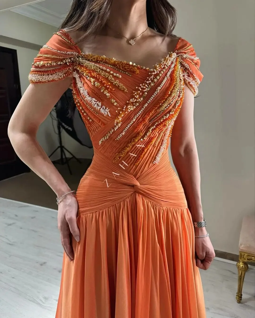 

Вечерние платья в Саудовской Аравии по индивидуальному заказу, платье для выпускного вечера без рукавов длиной до пола, плиссированное платье с бисером на молнии, элегантное вечернее платье для женщин